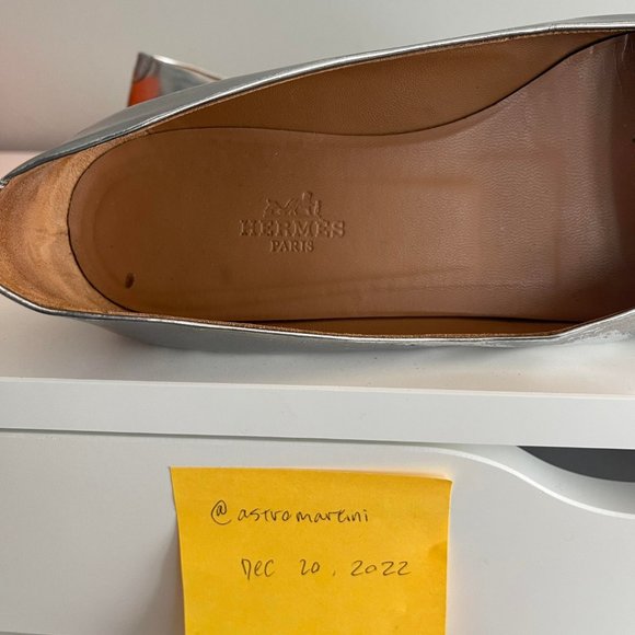 Hermes Silver Leather Open Flats with Palladium Hardware - Picture 3 of 10
